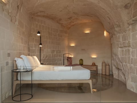 Suite (Grotta) | Minibar, in-room safe, soundproofing, free WiFi