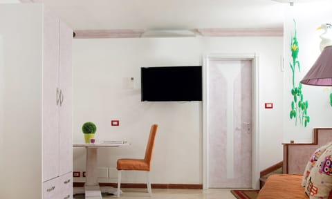 Basic Double Room | Minibar, in-room safe, soundproofing, free WiFi