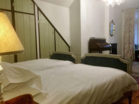 Suite (de la Tour) | 1 bedroom, Egyptian cotton sheets, premium bedding, memory foam beds