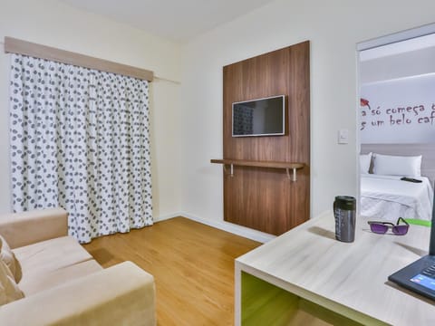 Standard Room, Multiple Beds | Minibar, free WiFi, bed sheets