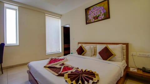 Executive Room, 1 Double Bed | Premium bedding, minibar, in-room safe, desk