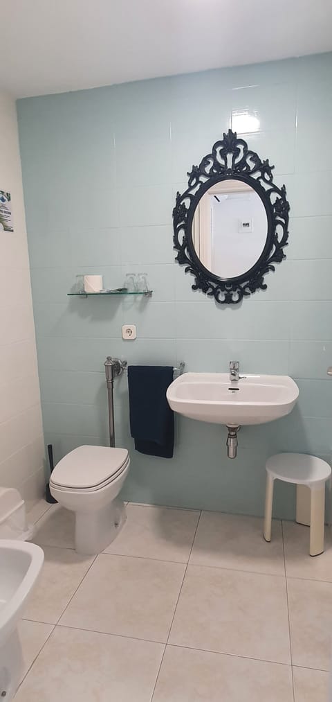 Twin Room | Bathroom | Shower, free toiletries, hair dryer, towels