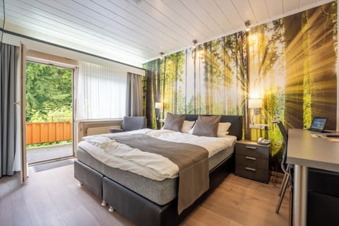 Comfort Double Room | In-room safe, desk, laptop workspace, free WiFi