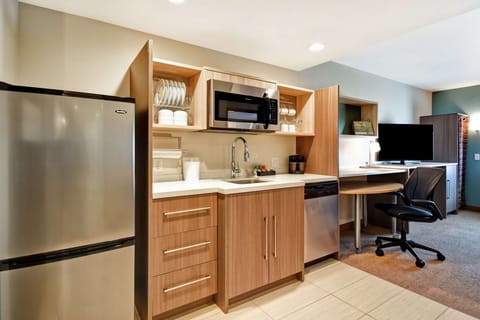 Suite, 1 Bedroom | Desk, blackout drapes, iron/ironing board, free cribs/infant beds