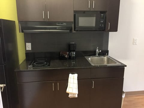 Full-size fridge, microwave, stovetop, coffee/tea maker