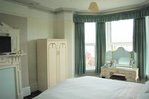 Double Room, Ensuite | Desk, iron/ironing board, free WiFi