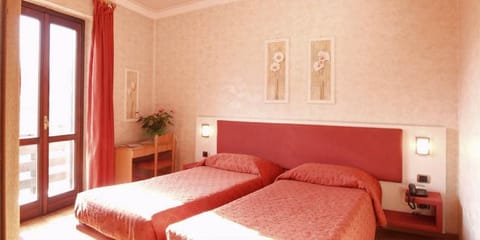 Double or Twin Room | Premium bedding, desk, blackout drapes, soundproofing