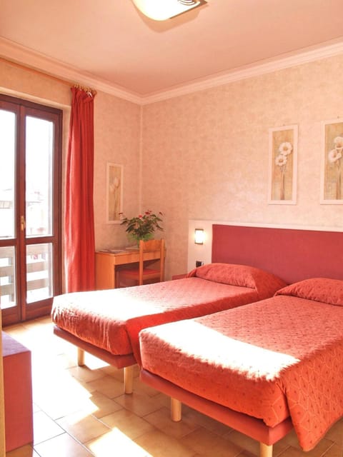 Premium bedding, desk, blackout drapes, soundproofing