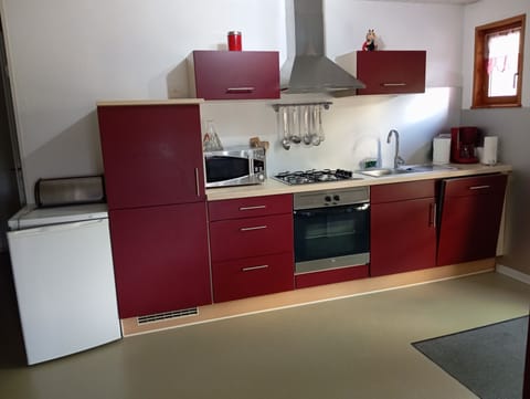 Cottage (Gîte du Grébiay) | Private kitchen | Fridge, microwave, toaster, highchair