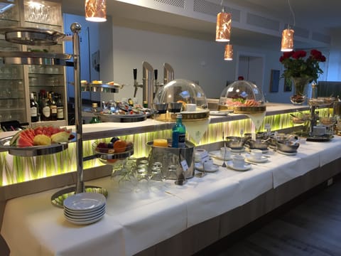 Daily buffet breakfast (EUR 16.50 per person)