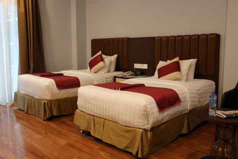 Standard Twin Room | Premium bedding, down comforters, pillowtop beds, minibar