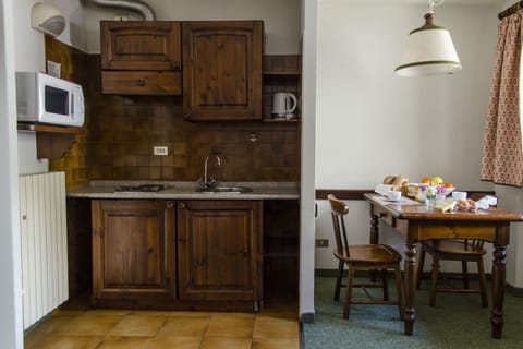 Basic Apartment | Private kitchenette | Coffee/tea maker