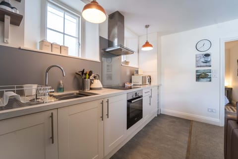 Premier Apartment, 1 Double Bed, Kitchen (Premier Apartment 22) | Private kitchen | Fridge, microwave, oven, stovetop