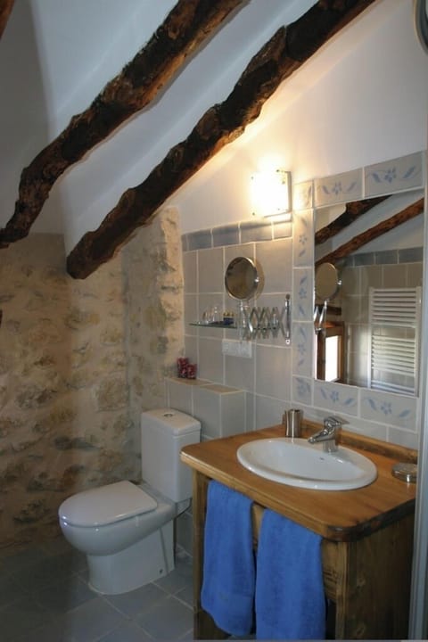 Free toiletries, hair dryer, towels, shampoo