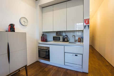 Apartment, 1 Double Bed, Kitchen (15 Mills Bakery) | Private kitchen | Fridge, microwave, oven, stovetop