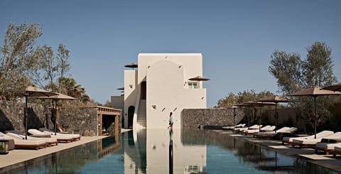 Seasonal outdoor pool, pool umbrellas, sun loungers