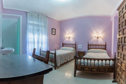 Triple Room, Shared Bathroom | Free WiFi, bed sheets