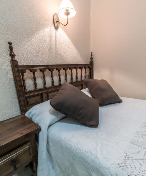 Single Room, Private Bathroom | Free WiFi, bed sheets