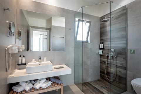 Free toiletries, bathrobes, slippers