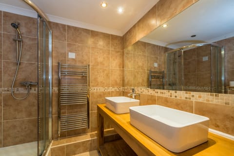 Superior Double Room, Sea View | Bathroom | Towels