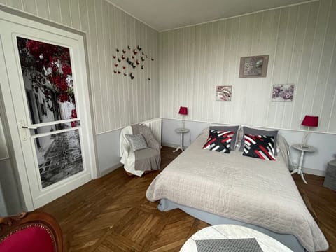 Double Room | Premium bedding, iron/ironing board, free WiFi, bed sheets