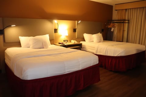 Room, 2 Queen Beds, Non Smoking (Pet friendly) | Room amenity