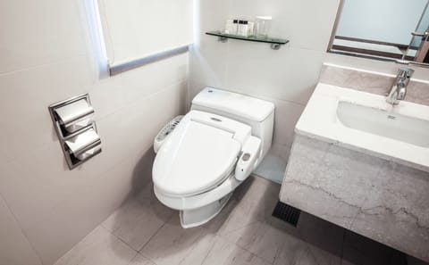 Room (Ondol) | Bathroom | Free toiletries, hair dryer, slippers, bidet