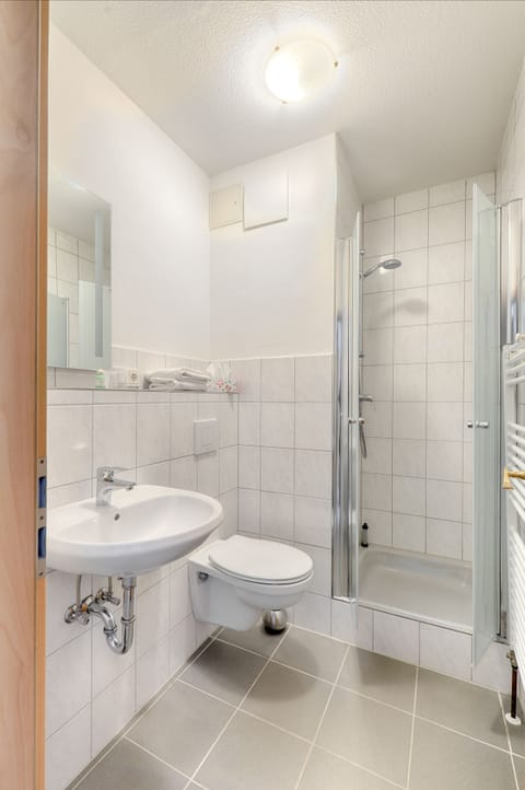 Single Room | In-room safe, iron/ironing board, cribs/infant beds, rollaway beds