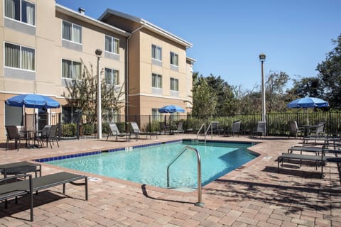 Outdoor pool, pool umbrellas