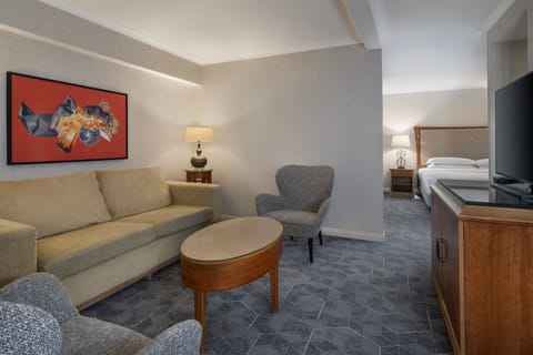 Suite, 1 Bedroom, Non Smoking | Premium bedding, in-room safe, desk, soundproofing