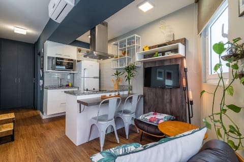 City Apartment | Private kitchen | Fridge, microwave, stovetop, coffee/tea maker