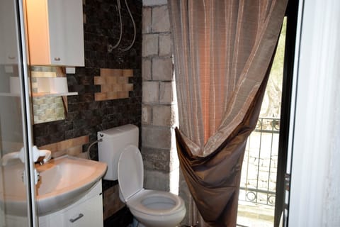 Double Room, Balcony, Partial Sea View | Bathroom | Shower, towels