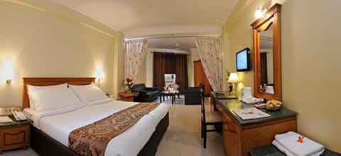 Executive Room | Premium bedding, minibar, in-room safe, desk