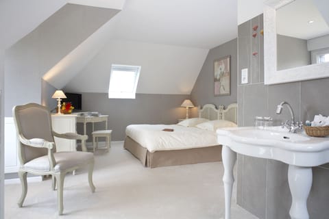 Double Room (Belle Ile) | In-room safe, individually decorated, individually furnished, desk