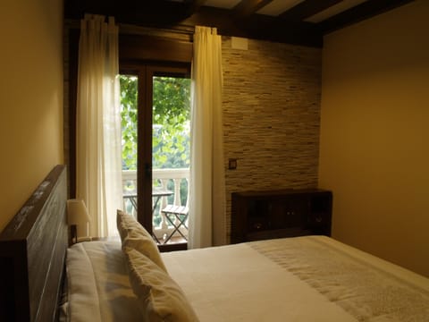 Standard Double Room | Minibar, desk, soundproofing, free WiFi