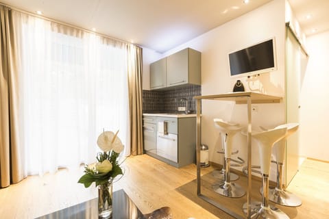 Deluxe Apartment (Sunny Suite) | Private kitchen | Fridge, microwave, coffee/tea maker, electric kettle