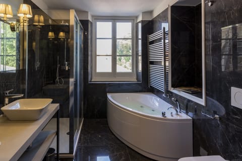 Suite | Bathroom | Free toiletries, hair dryer, slippers, bidet