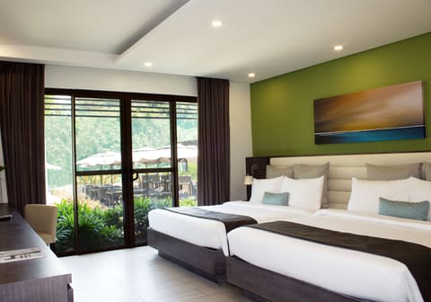 Laguna Pool View Connecting Room | Premium bedding, down comforters, minibar, in-room safe