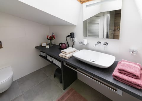Comfort Double Room, Ensuite (Capucine-2e étage) | Bathroom | Shower, rainfall showerhead, hair dryer, towels