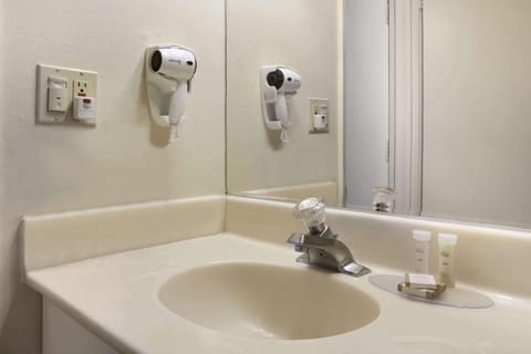 Combined shower/tub, eco-friendly toiletries, hair dryer, towels