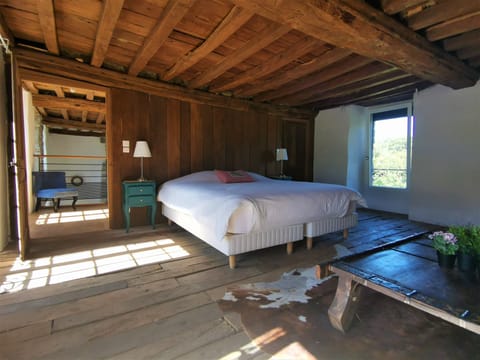 Superior House | 2 bedrooms, soundproofing, iron/ironing board, free WiFi