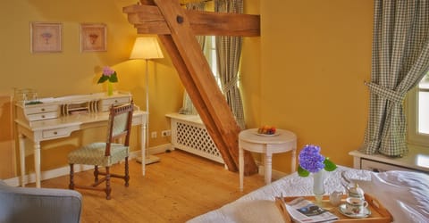 Comfort Double Room, Non Smoking | Minibar, in-room safe, desk, rollaway beds