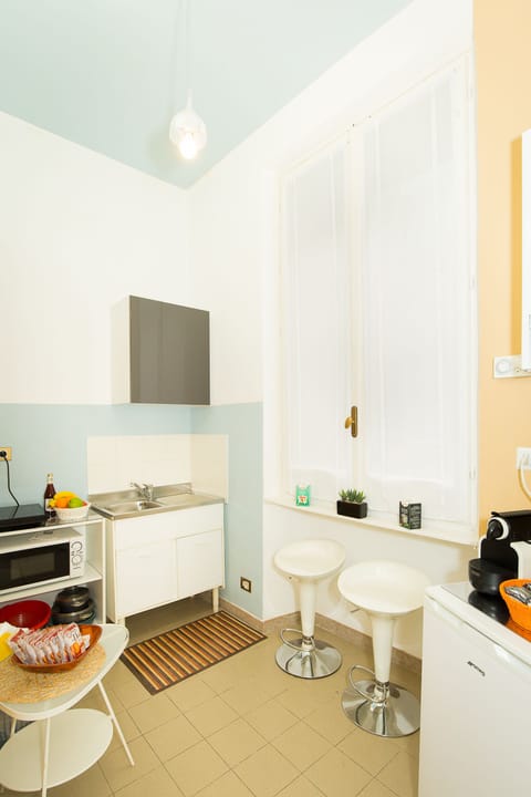 Studio | Private kitchenette | Shared fridge, microwave