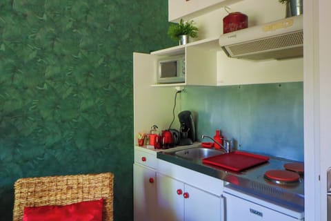 Triple Room (Cascade) | Individually decorated, individually furnished, desk, blackout drapes