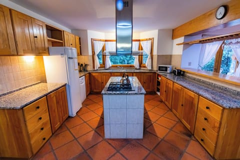 Deluxe Chalet, 5 Bedrooms, Mountain View | Private kitchen | Full-size fridge, microwave, oven, stovetop