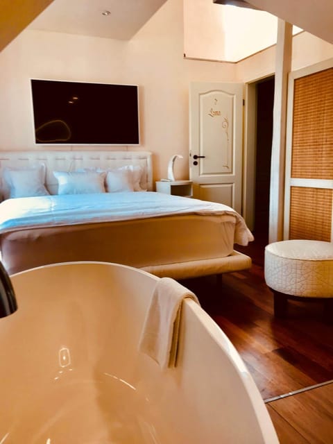 In-room safe, individually decorated, free WiFi