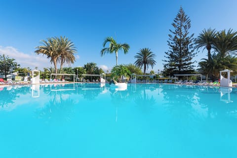 Outdoor pool, open 9:00 AM to 5:00 PM, sun loungers, lifeguards on site