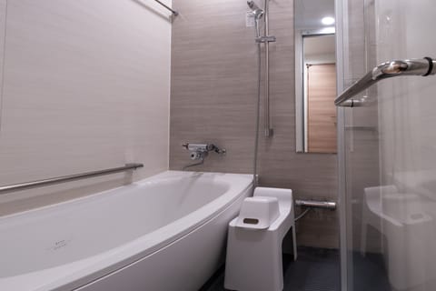 Separate tub and shower, deep soaking tub, free toiletries, hair dryer