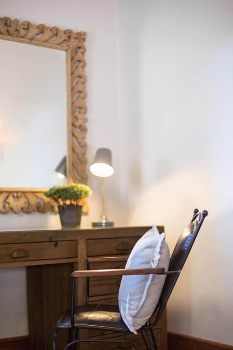 Comfort Apartment, 1 King Bed, Non Smoking | 1 bedroom, premium bedding, pillowtop beds, in-room safe