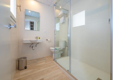 Twin Room | Bathroom | Shower, deep soaking tub, hair dryer, towels